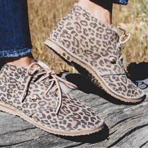 Beek. Penguin leopard/stone shearling ankle boots/bootie Sz 8